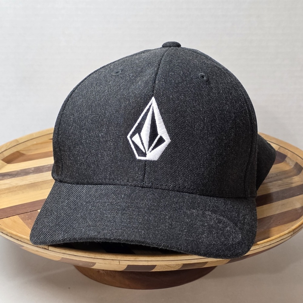 Volcom Hat Cap FlexFit Gray Black embroidered Adult Mens Casual Stretch Fit L XL